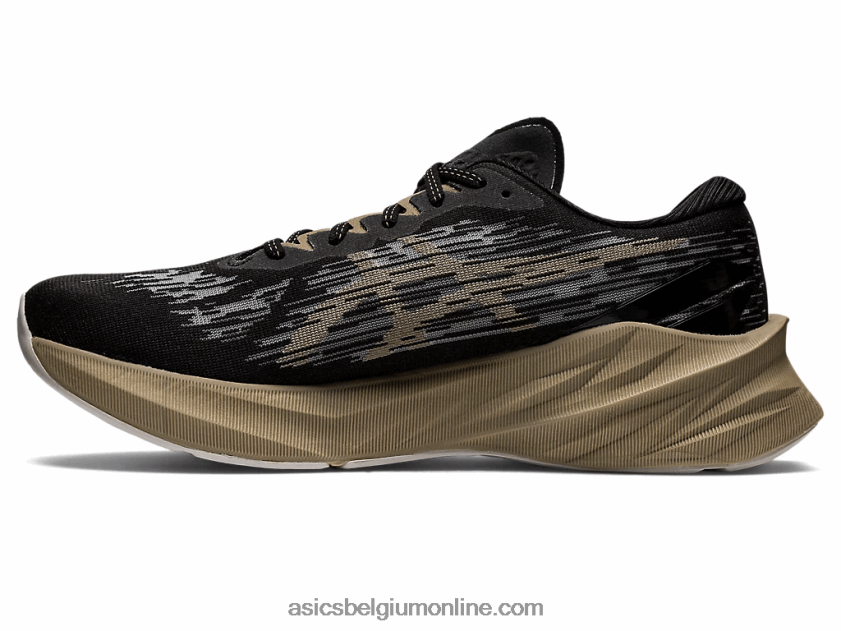 novablast 3 V6HXR21010 zwart/nerts Asics