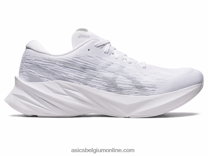 novablast 3 V6HXR2402 wit/piemonte grijs Asics