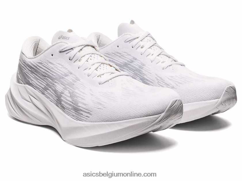 novablast 3 V6HXR2402 wit/piemonte grijs Asics