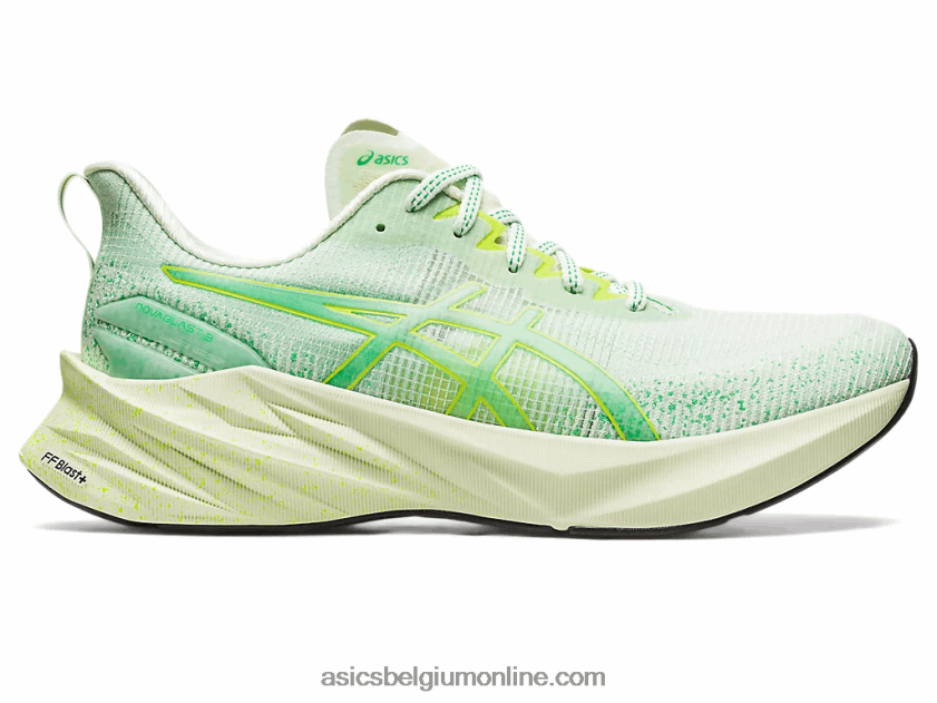 novablast 3 le V6HXR2110 fluistergroen/koriander Asics