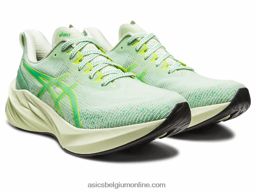 novablast 3 le V6HXR2110 fluistergroen/koriander Asics
