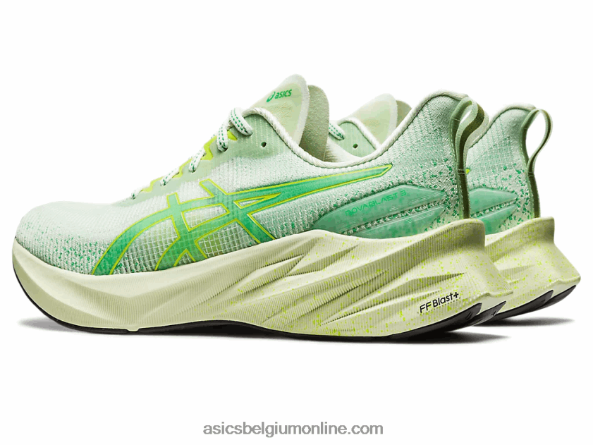 novablast 3 le V6HXR2110 fluistergroen/koriander Asics