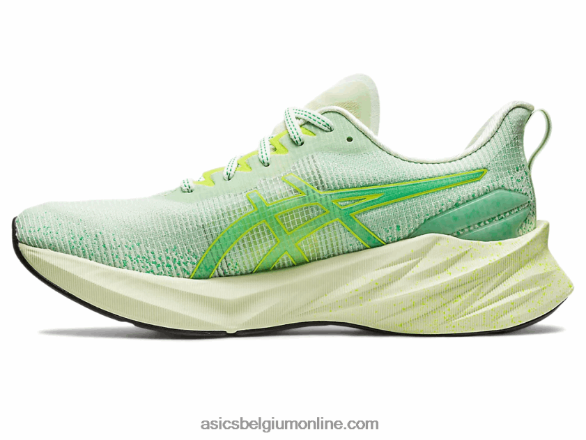 novablast 3 le V6HXR2110 fluistergroen/koriander Asics