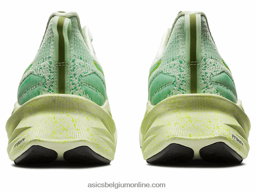 novablast 3 le V6HXR2110 fluistergroen/koriander Asics