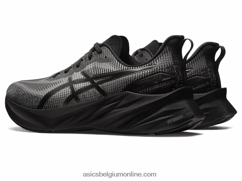 novablast 3 le V6HXR2182 zwart/grafietgrijs Asics