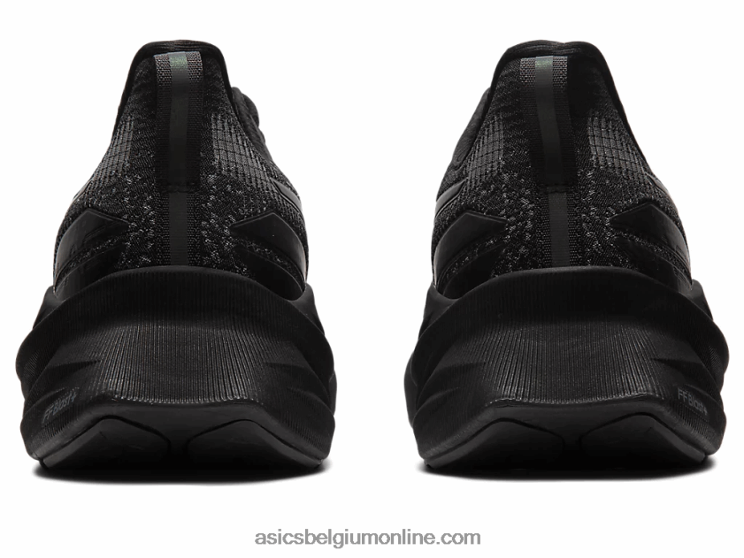 novablast 3 le V6HXR2182 zwart/grafietgrijs Asics
