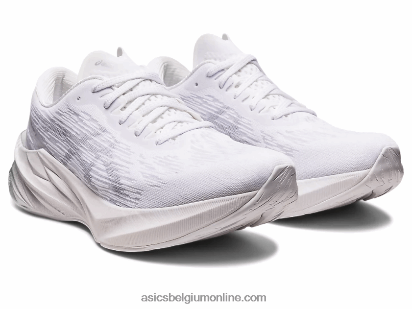 novablast 3 V6HXR22405 wit/piemonte grijs Asics