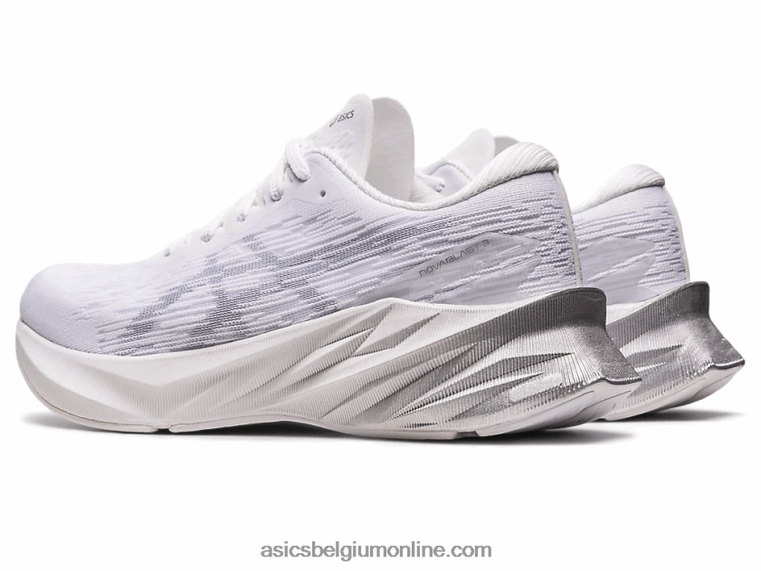novablast 3 V6HXR22405 wit/piemonte grijs Asics