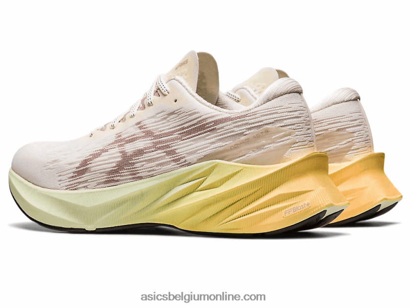 novablast 3 V6HXR22870 creme/bruin Asics