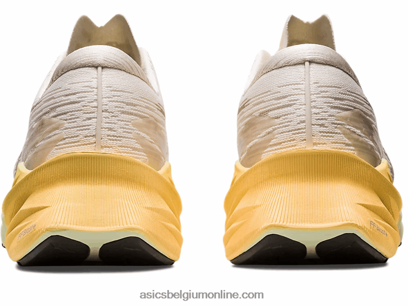 novablast 3 V6HXR22870 creme/bruin Asics